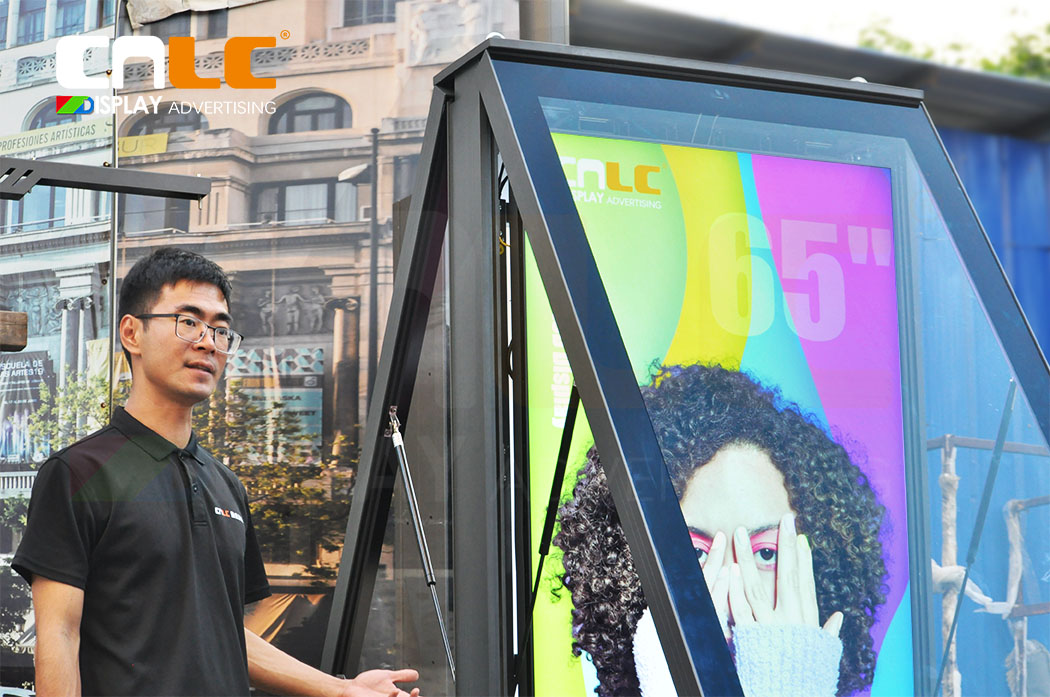 LCD Display for Outdoor Bus Shelters