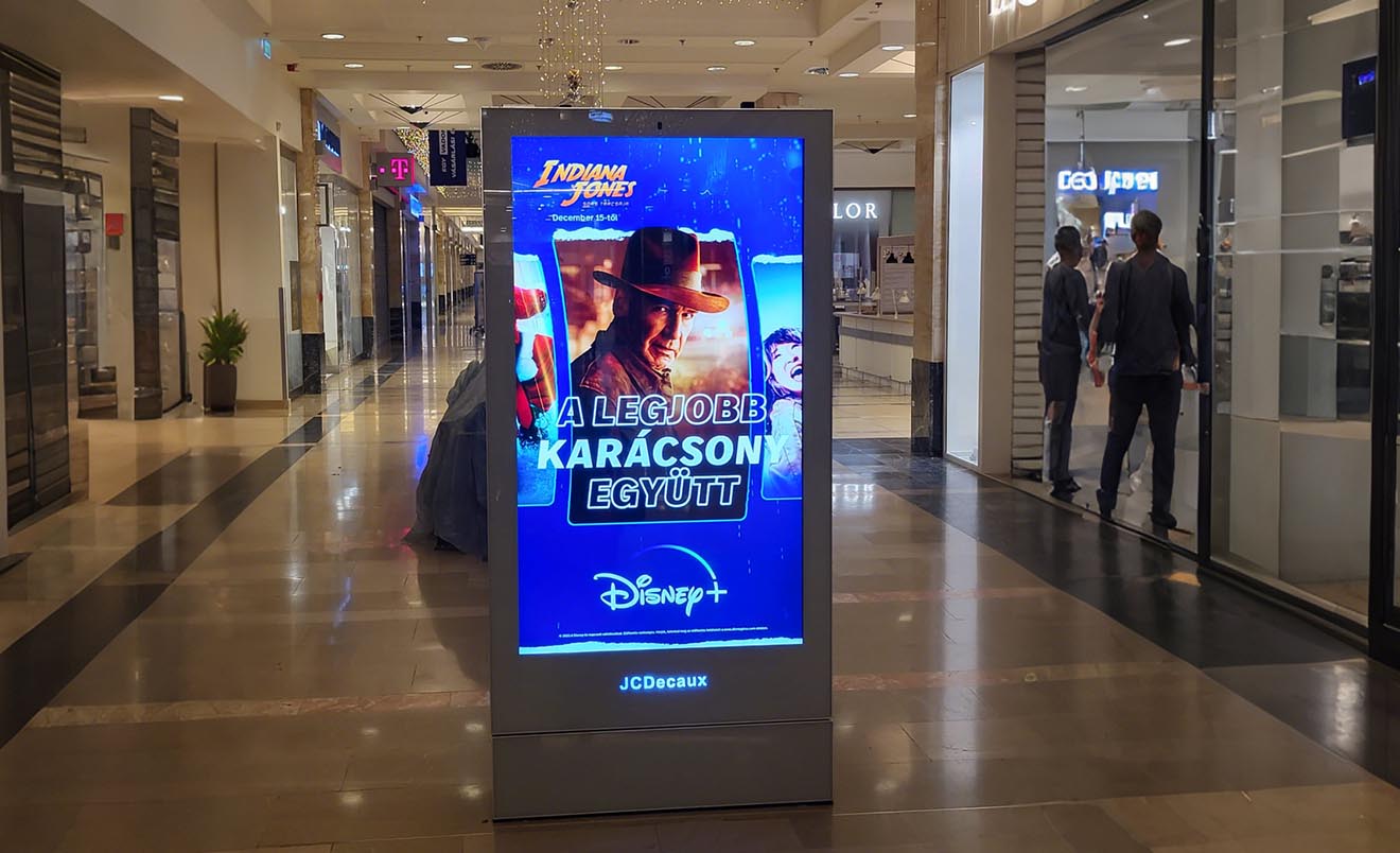 Europa - Telas LCD internas de 65 polegadas