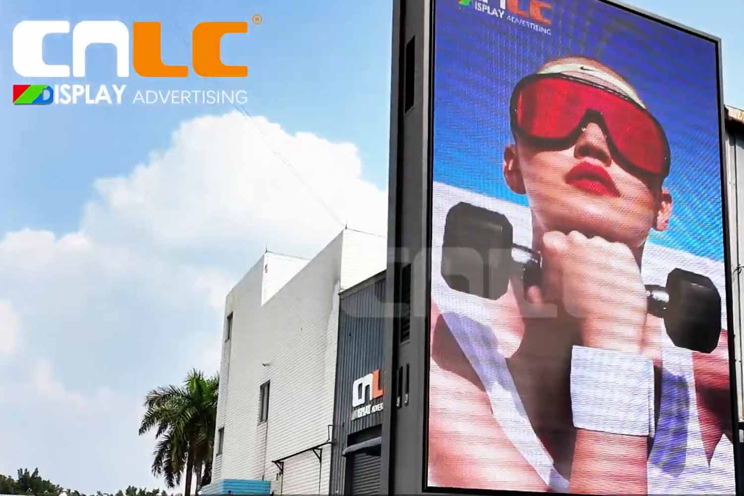 Outdoor LED CNLC P4 Dupla Face para Exterior | Design de Alto Brilho, Sem Vidro, Otimizado para Mídia DOOH