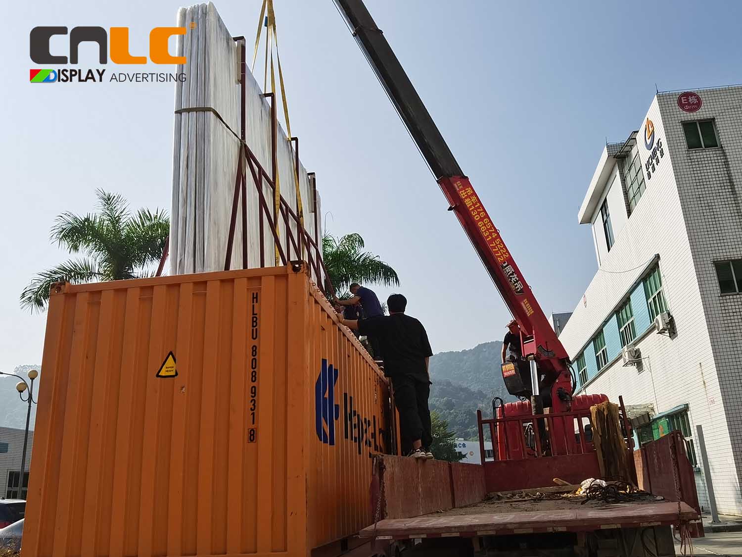 CNLC palletizing and loading dynamic light boxes for international shipping