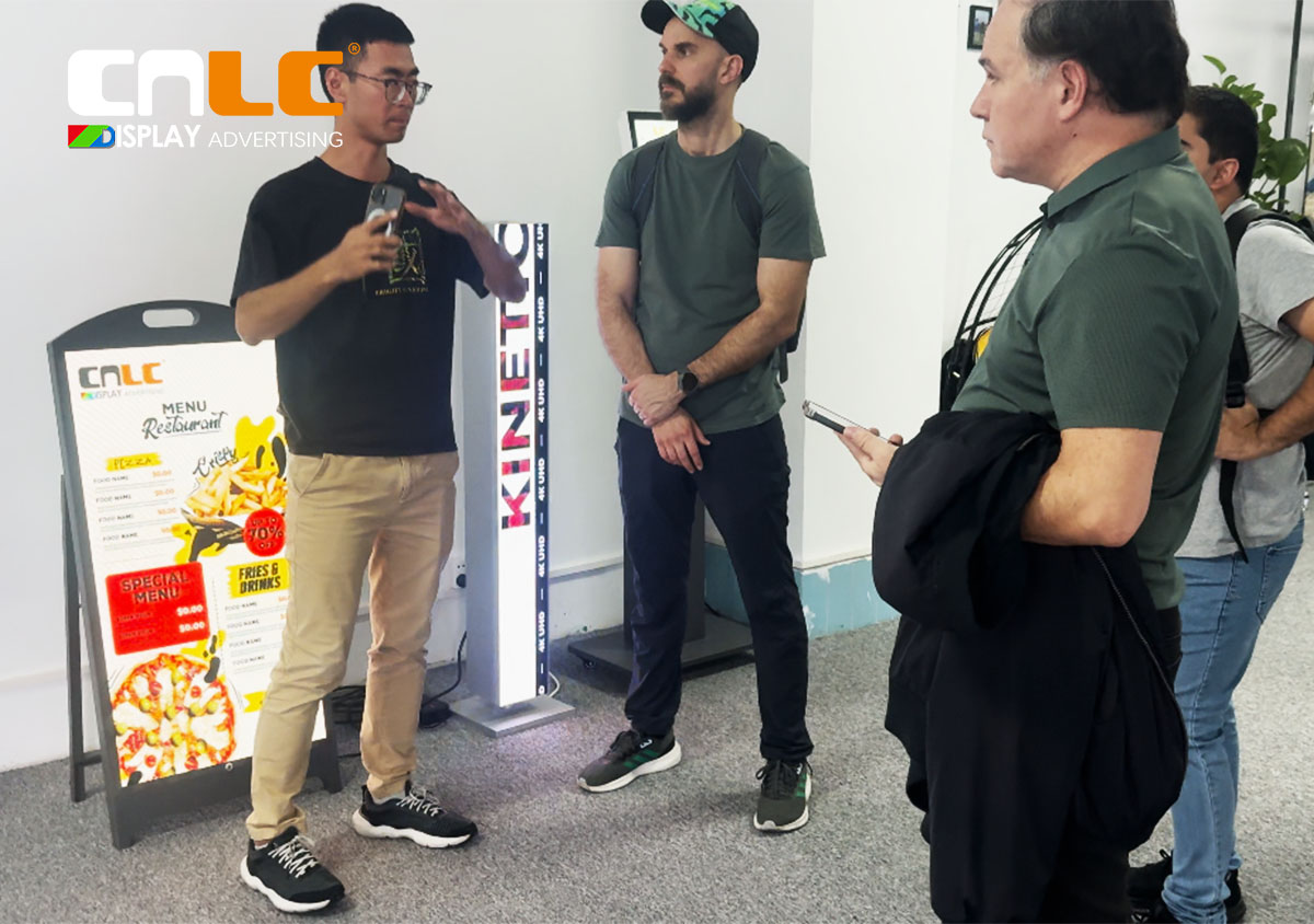 Clients from South America and Europe visit CNLC showroom.